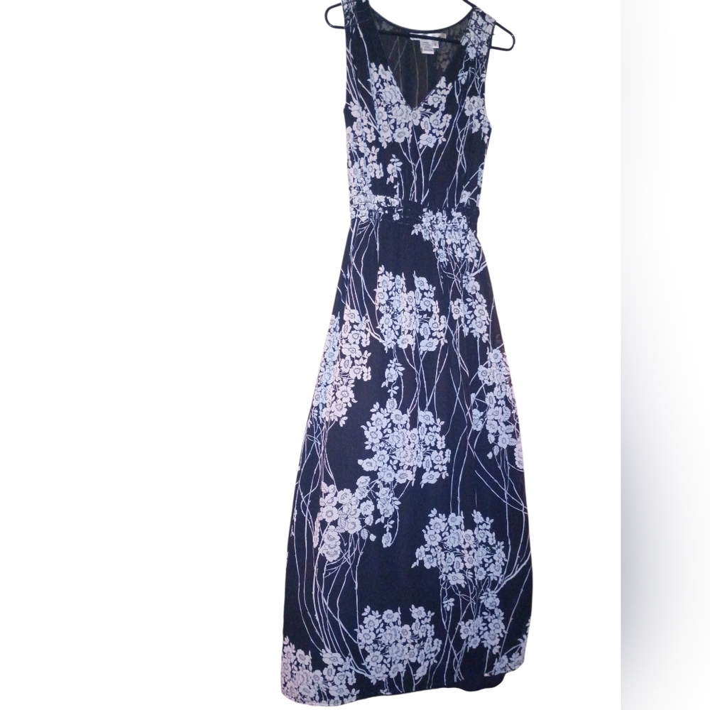 Studio M Floral Navy and White Maxi Dress Size Small